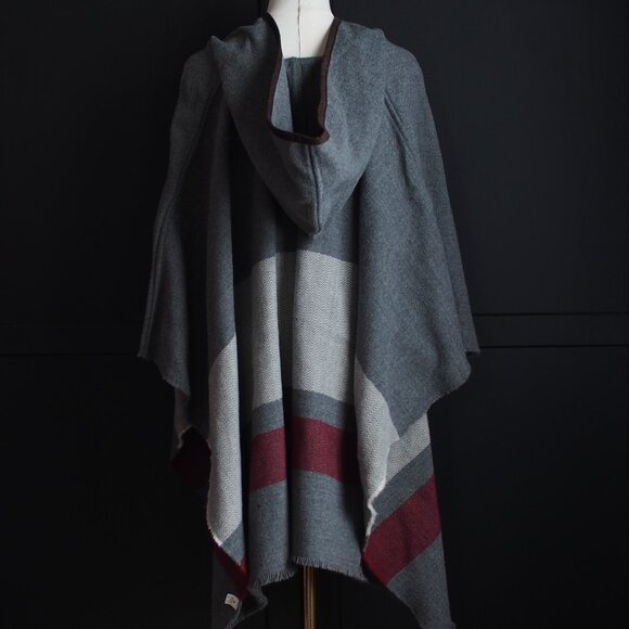 🌷DKR Cottage Collection | Cape with Toggle and Hood - Picture 3 of 5